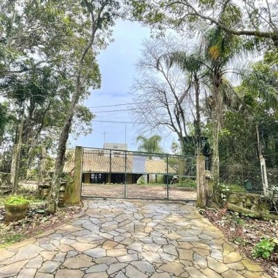 Casa Residencial com 458m², 4 quartos, no bairro Vargem Do Bom Jesus em Florianópolis