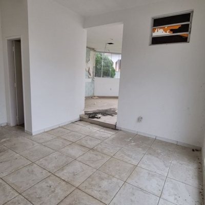 Casa Residencial com 150m², 2 quartos, 2 garagens, no bairro Ingleses do Rio Vermelho em Florianópolis
