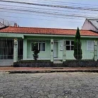 Casa Residencial com 200m², 4 quartos, 1 suíte, 3 garagens, no bairro Nossa Senhora Do Rosário em São José