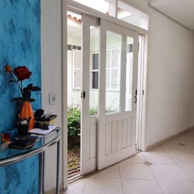 Casa Residencial com 200m², 4 quartos, 1 suíte, 3 garagens, no bairro Nossa Senhora Do Rosário em São José