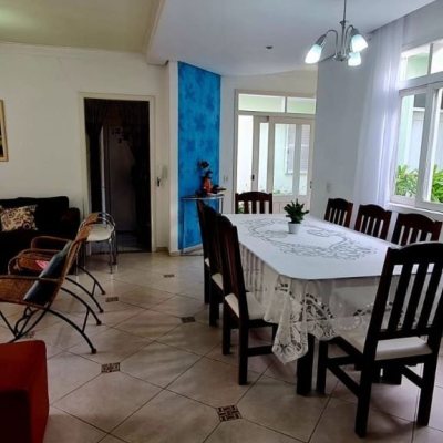 Casa Residencial com 200m², 4 quartos, 1 suíte, 3 garagens, no bairro Nossa Senhora Do Rosário em São José