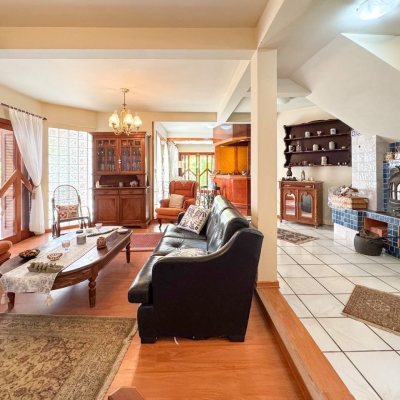 Casa Residencial com 551m², 8 quartos, 8 suítes, 6 garagens, no bairro Jurerê Internacional em Florianópolis