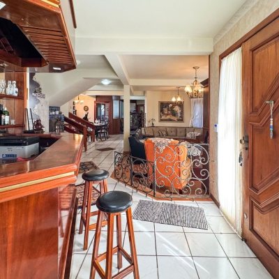 Casa Residencial com 551m², 8 quartos, 8 suítes, 6 garagens, no bairro Jurerê Internacional em Florianópolis