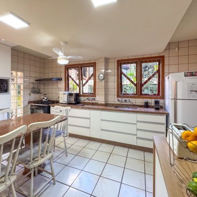 Casa Residencial com 551m², 8 quartos, 8 suítes, 6 garagens, no bairro Jurerê Internacional em Florianópolis