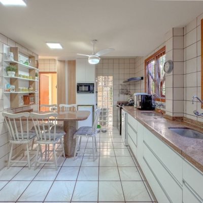 Casa Residencial com 551m², 8 quartos, 8 suítes, 6 garagens, no bairro Jurerê Internacional em Florianópolis