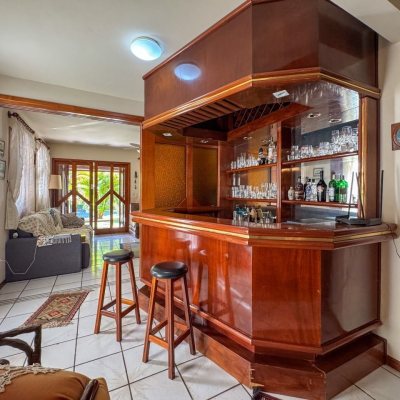 Casa Residencial com 551m², 8 quartos, 8 suítes, 6 garagens, no bairro Jurerê Internacional em Florianópolis