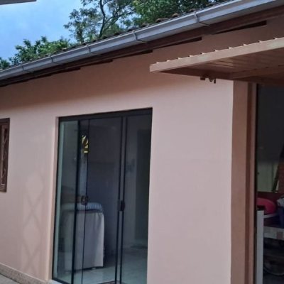 Casa Residencial com 139m², 2 quartos, 4 garagens, no bairro Ingleses do Rio Vermelho em Florianópolis