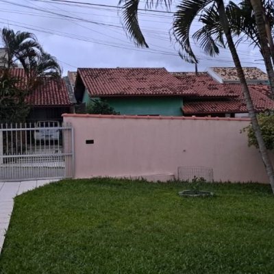 Casa Residencial com 139m², 2 quartos, 4 garagens, no bairro Ingleses do Rio Vermelho em Florianópolis