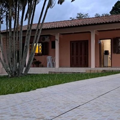 Casa Residencial com 139m², 2 quartos, 4 garagens, no bairro Ingleses do Rio Vermelho em Florianópolis