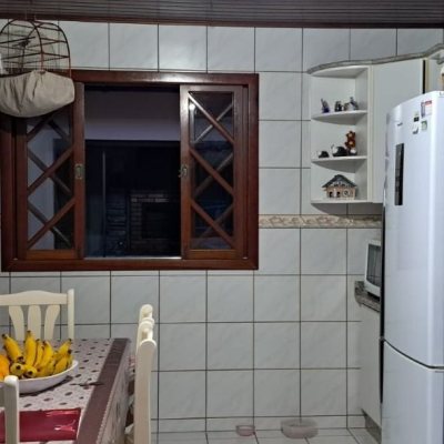 Casa Residencial com 139m², 2 quartos, 4 garagens, no bairro Ingleses do Rio Vermelho em Florianópolis