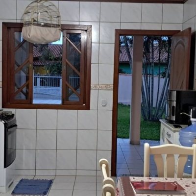 Casa Residencial com 139m², 2 quartos, 4 garagens, no bairro Ingleses do Rio Vermelho em Florianópolis