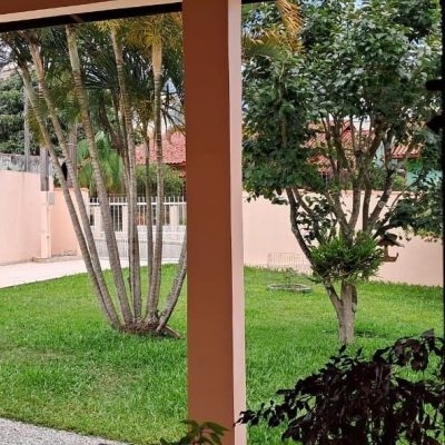 Casa Residencial com 139m², 2 quartos, 4 garagens, no bairro Ingleses do Rio Vermelho em Florianópolis