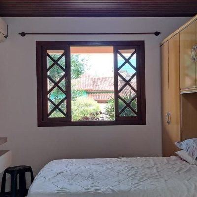 Casa Residencial com 139m², 2 quartos, 4 garagens, no bairro Ingleses do Rio Vermelho em Florianópolis