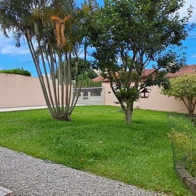 Casa Residencial com 139m², 2 quartos, 4 garagens, no bairro Ingleses do Rio Vermelho em Florianópolis