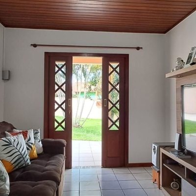 Casa Residencial com 139m², 2 quartos, 4 garagens, no bairro Ingleses do Rio Vermelho em Florianópolis