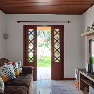 Casa Residencial com 139m², 2 quartos, 4 garagens, no bairro Ingleses do Rio Vermelho em Florianópolis