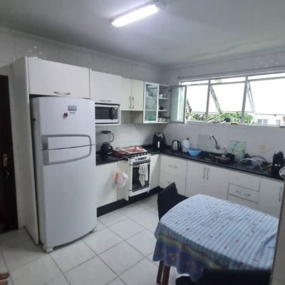 Apartamentos com 159m², 4 quartos, 1 suíte, 2 garagens, no bairro Abraão em Florianópolis