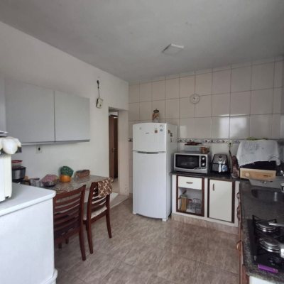 Casa Residencial com 200m², 3 quartos, 1 suíte, 1 garagem, no bairro Estreito em Florianópolis