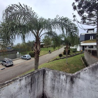 Casa Residencial com 200m², 3 quartos, 1 suíte, 1 garagem, no bairro Estreito em Florianópolis