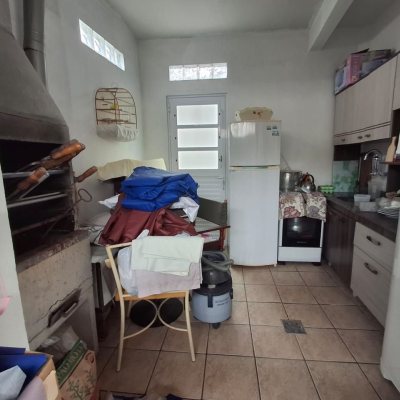 Casa Residencial com 200m², 3 quartos, 1 suíte, 1 garagem, no bairro Estreito em Florianópolis