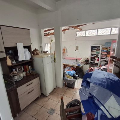 Casa Residencial com 200m², 3 quartos, 1 suíte, 1 garagem, no bairro Estreito em Florianópolis
