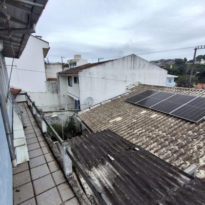 Casa Residencial com 200m², 3 quartos, 1 suíte, 1 garagem, no bairro Estreito em Florianópolis