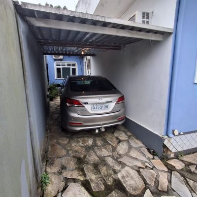 Casa Residencial com 200m², 3 quartos, 1 suíte, 1 garagem, no bairro Estreito em Florianópolis