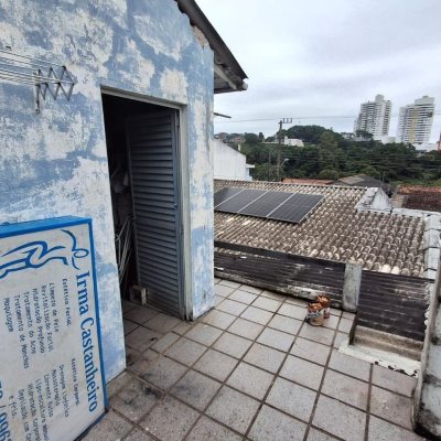 Casa Residencial com 200m², 3 quartos, 1 suíte, 1 garagem, no bairro Estreito em Florianópolis