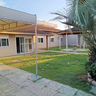 Casa Residencial com 420m², 4 quartos, 2 suítes, 3 garagens, no bairro Ponta Das Canas em Florianópolis