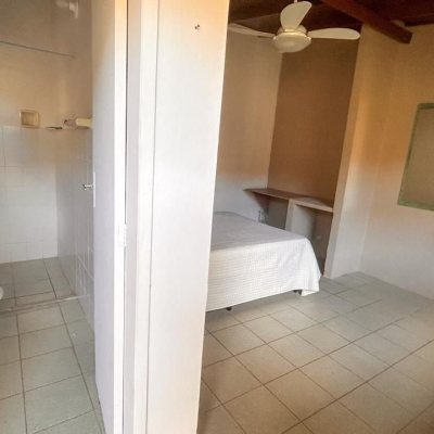 Casa Residencial com 420m², 4 quartos, 2 suítes, 3 garagens, no bairro Ponta Das Canas em Florianópolis