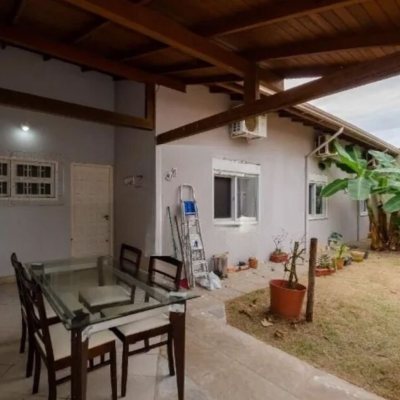 Casa Residencial com 420m², 4 quartos, 2 suítes, 3 garagens, no bairro Ponta Das Canas em Florianópolis