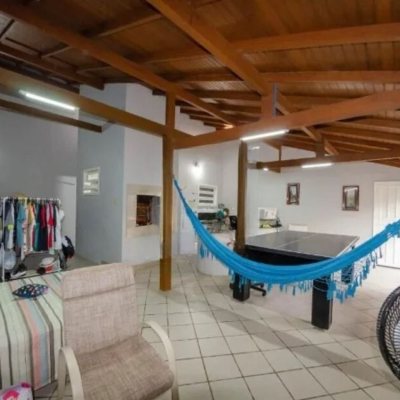 Casa Residencial com 420m², 4 quartos, 2 suítes, 3 garagens, no bairro Ponta Das Canas em Florianópolis