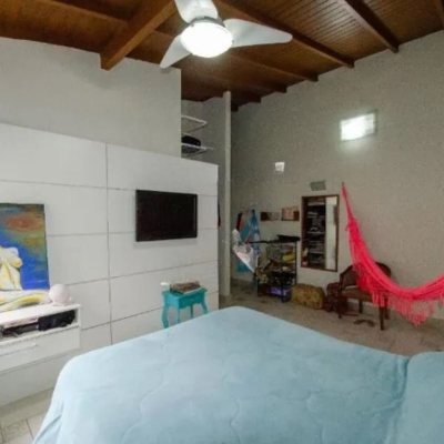 Casa Residencial com 420m², 4 quartos, 2 suítes, 3 garagens, no bairro Ponta Das Canas em Florianópolis
