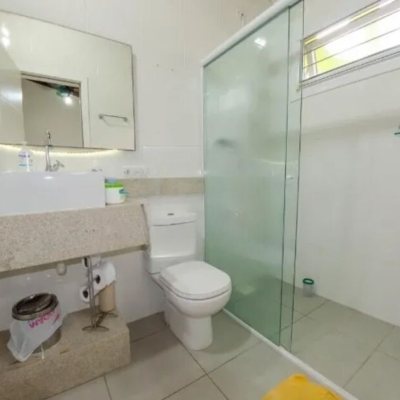 Casa Residencial com 420m², 4 quartos, 2 suítes, 3 garagens, no bairro Ponta Das Canas em Florianópolis