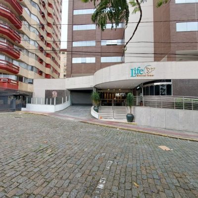 Sala com 77m², 2 garagens, no bairro Centro em Florianópolis