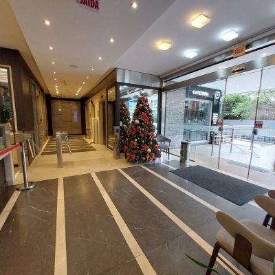 Sala com 77m², 2 garagens, no bairro Centro em Florianópolis