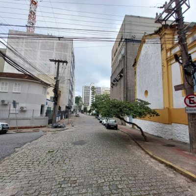 Sala com 77m², 2 garagens, no bairro Centro em Florianópolis
