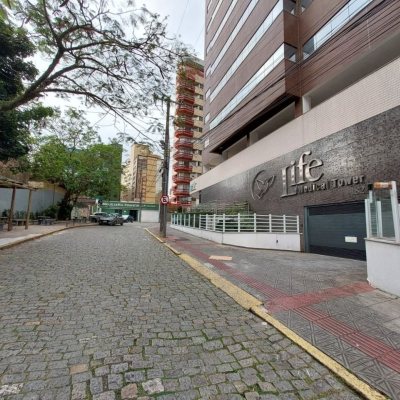 Sala com 77m², 2 garagens, no bairro Centro em Florianópolis