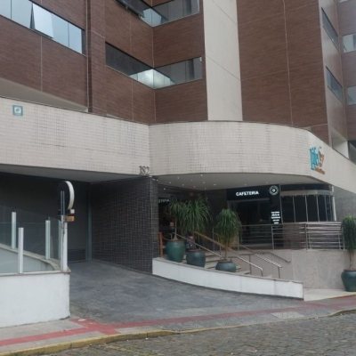 Sala com 77m², 2 garagens, no bairro Centro em Florianópolis