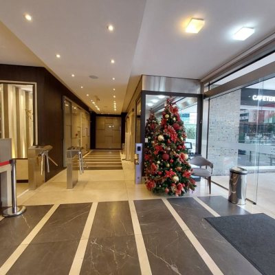 Sala com 77m², 2 garagens, no bairro Centro em Florianópolis