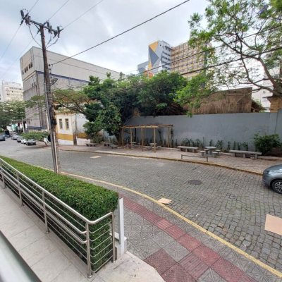 Sala com 77m², 2 garagens, no bairro Centro em Florianópolis