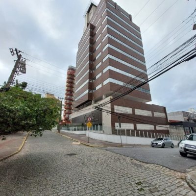 Sala com 77m², 2 garagens, no bairro Centro em Florianópolis