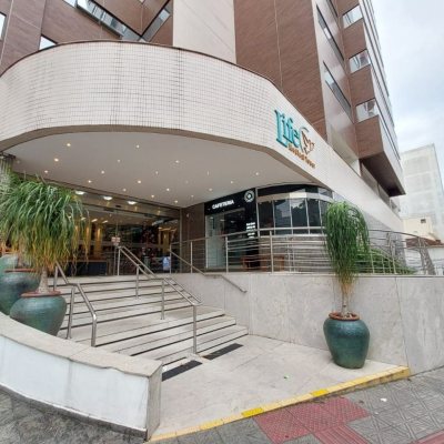 Sala com 77m², 2 garagens, no bairro Centro em Florianópolis