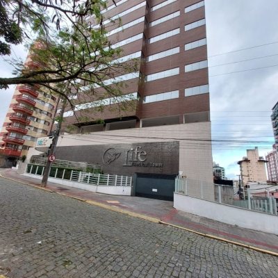 Sala com 77m², 2 garagens, no bairro Centro em Florianópolis