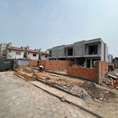 Casa Residencial com 124m², 3 quartos, 1 suíte, 2 garagens, no bairro Ingleses do Rio Vermelho em Florianópolis