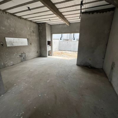 Casa Residencial com 124m², 3 quartos, 1 suíte, 2 garagens, no bairro Ingleses do Rio Vermelho em Florianópolis