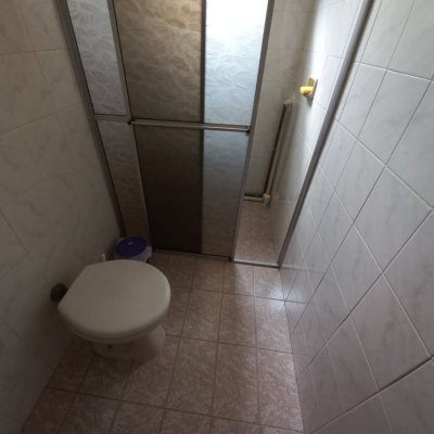 Casa Residencial com 197m², 4 quartos, 1 suíte, 3 garagens, no bairro Barreiros em São José