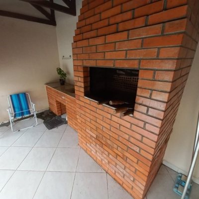 Casa Residencial com 197m², 4 quartos, 1 suíte, 3 garagens, no bairro Barreiros em São José