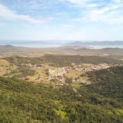 Casa Residencial com 150m², 4 quartos, 2 garagens, no bairro Vargem Grande em Florianópolis
