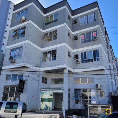 Sala com 28m², no bairro Balneário em Florianópolis